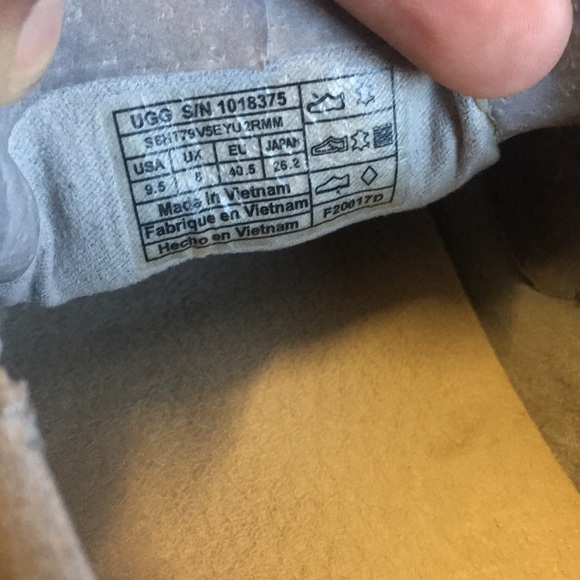 UGG Adler Perf sneakers size 9.5 - Picture 8 of 8